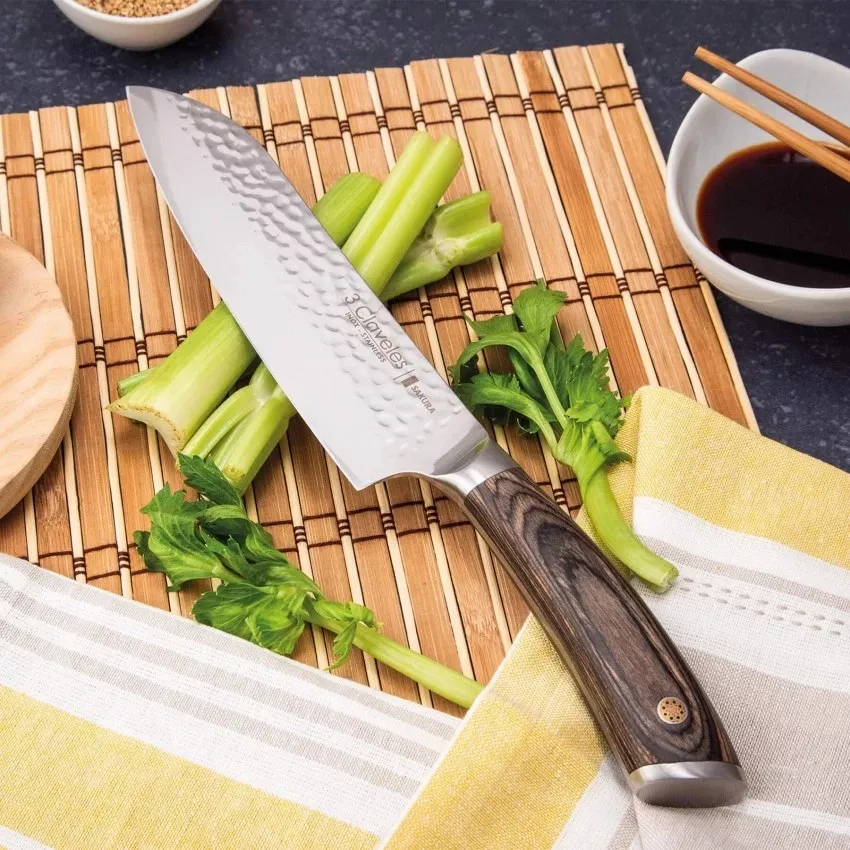 Cuchillo Chef Santoku 3 Claveles Línea Sakura Forjado Madera - Imagen 3
