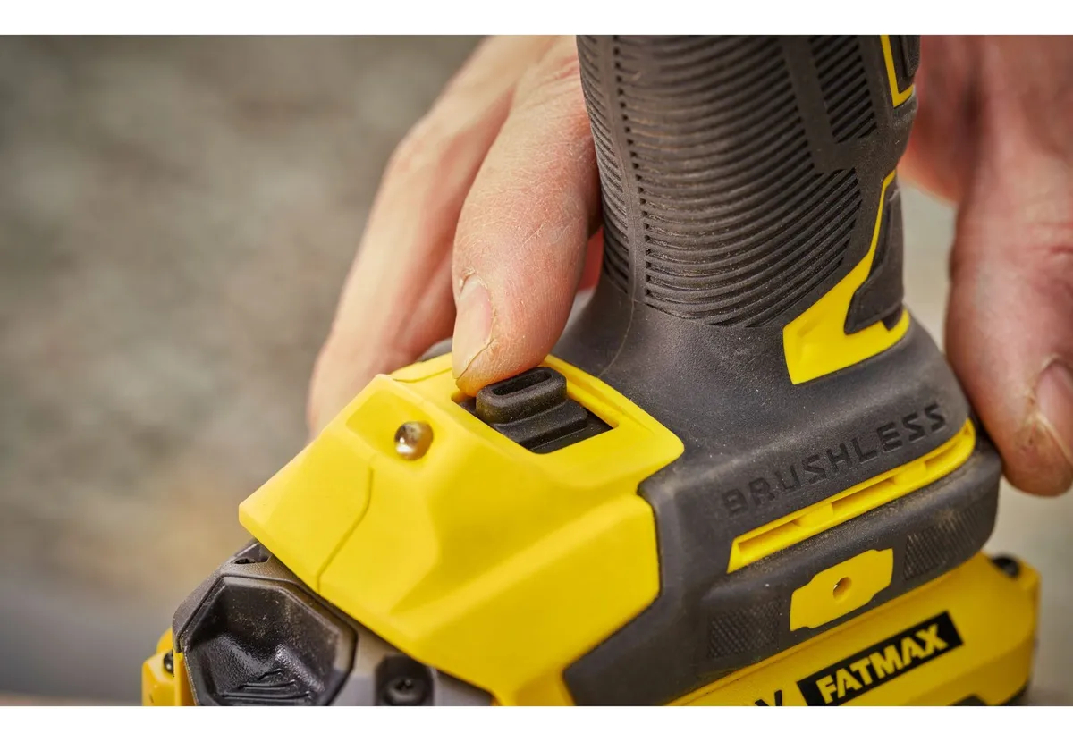 Llave De Impacto Sin Escobillas 1/2 20v Sbw920b - Imagen 3