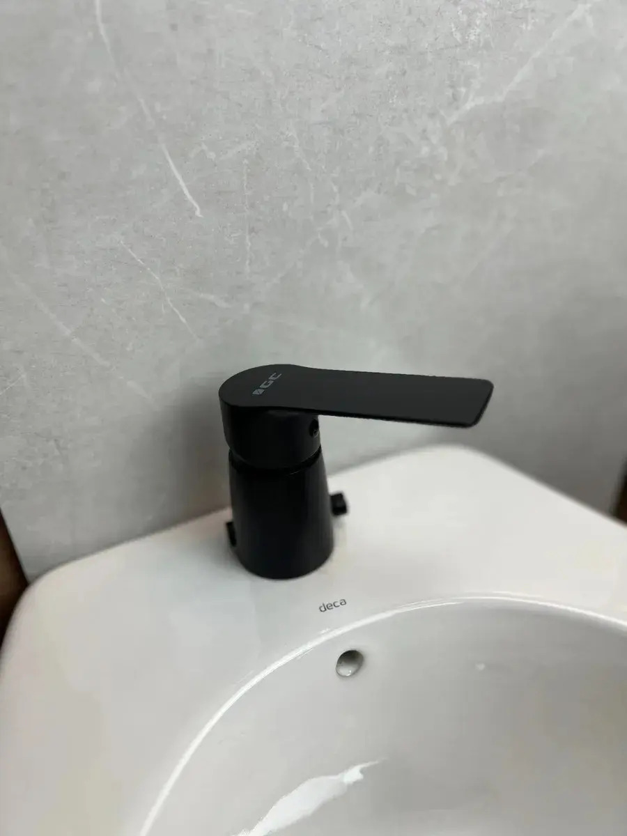 Monocomando De Bidet Con Transf Blaster Negro Mate Bronce - Imagen 3